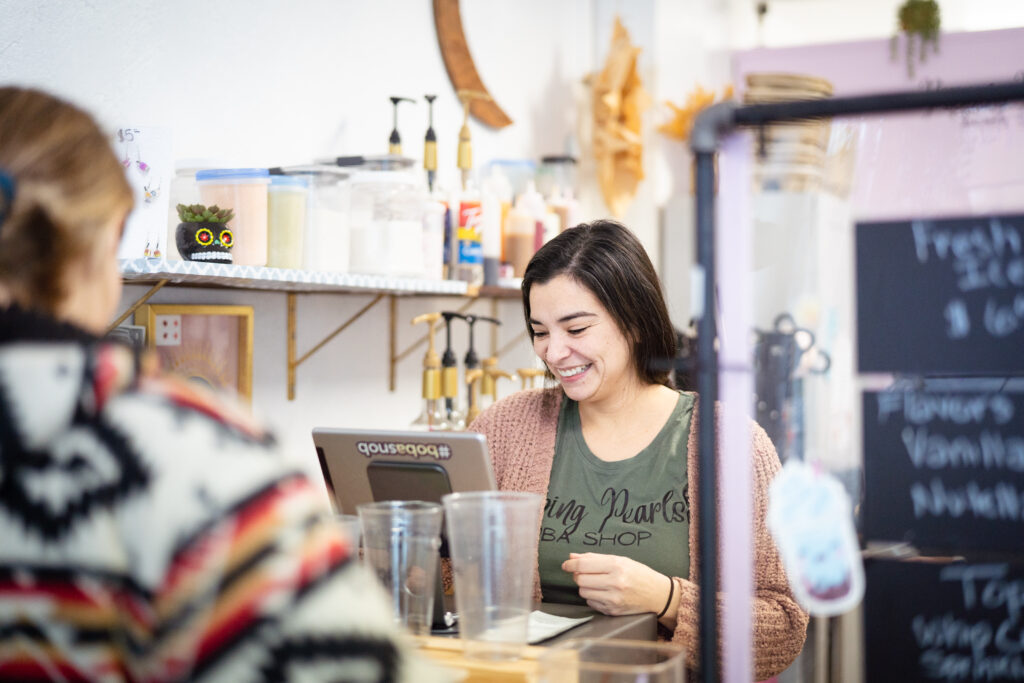 Popping Pearls Boba-7 Team member typing on the POS screen